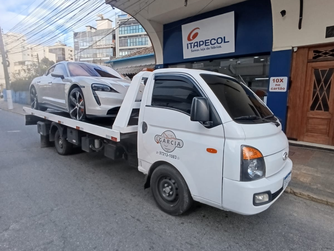 Veículo premium em transporte assistido